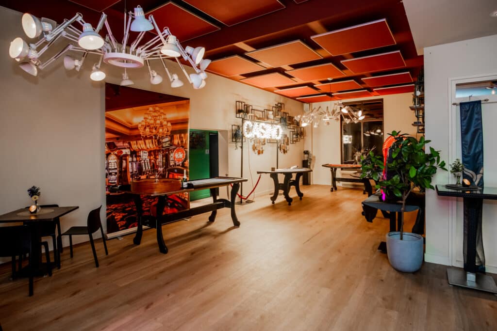 venue13-evenementenlocatie-bedrijfsfeest-bedrijfsevenement-casino-entertainment venue13 evenementenlocatie bij arnhem met casino entertainment tijdens een bedrijfsfeest voor 50 tot 350 personen