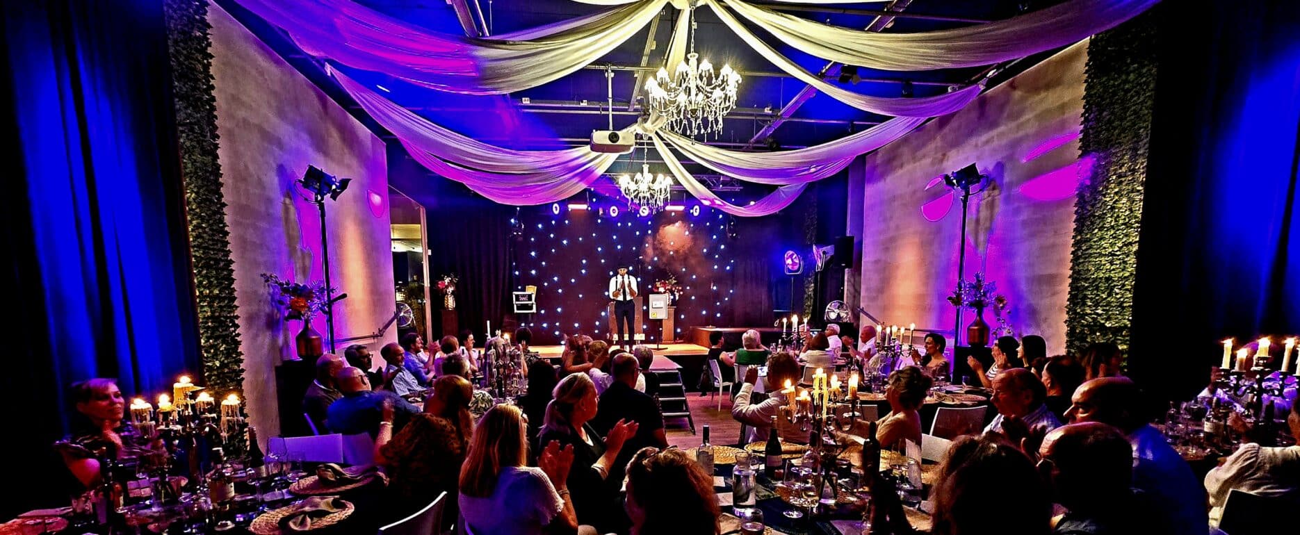 venue13 evenementenlocatie met dinnershow opstelling voor 50 tot 150 personen met gaaf entertainment